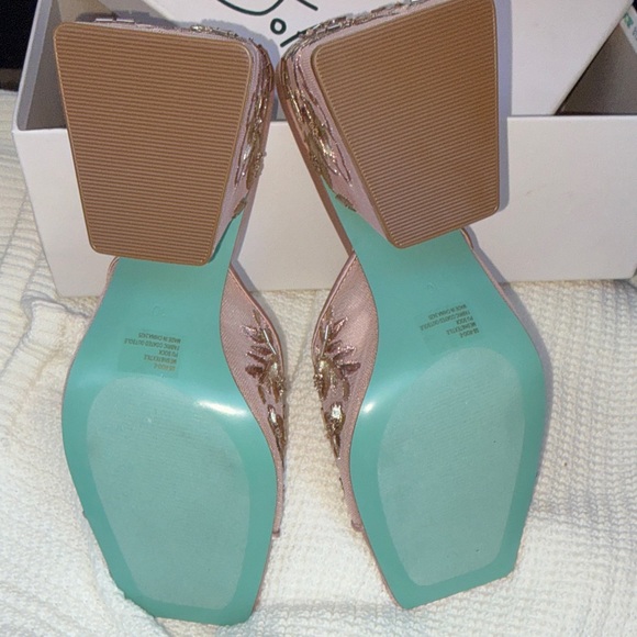 Betsey Johnson Pink Blush and Gold Floral - Picture 7 of 10